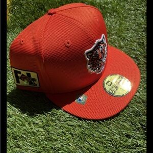 MEN’S 71/4 73/4 NEW ERA DETROIT TIGERS ORANGE 2025 SPRING TRAINING FITTED HAT
